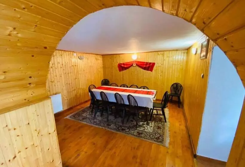 پانسیون Casa De Vacanta Mirela