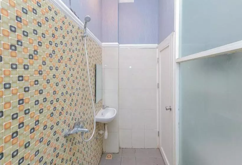 Urbanview Hotel Syariah Near Gelora Delta Sidoarjo