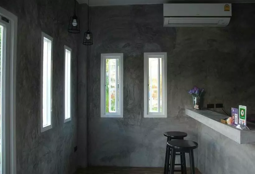 Retkeilymaja Snooze Inn Phuket   Free Shuttle To Bang Rong Pier