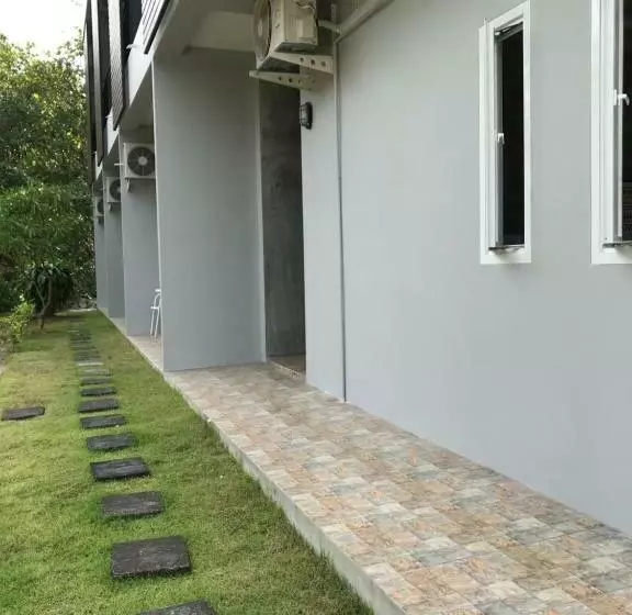 Retkeilymaja Snooze Inn Phuket   Free Shuttle To Bang Rong Pier