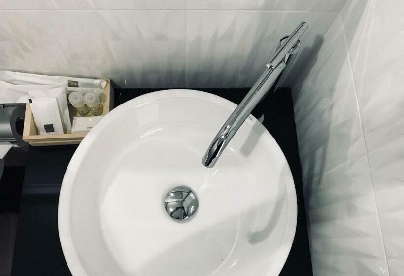 ユースホステル Snooze Inn Phuket Free Shuttle To Bang Rong Pier