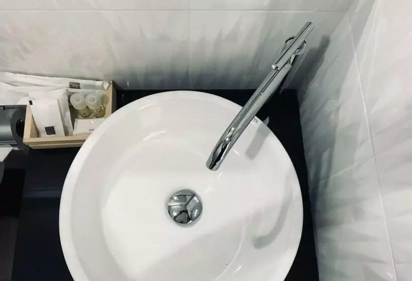 Retkeilymaja Snooze Inn Phuket   Free Shuttle To Bang Rong Pier