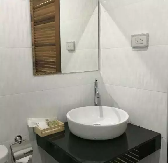 Retkeilymaja Snooze Inn Phuket   Free Shuttle To Bang Rong Pier