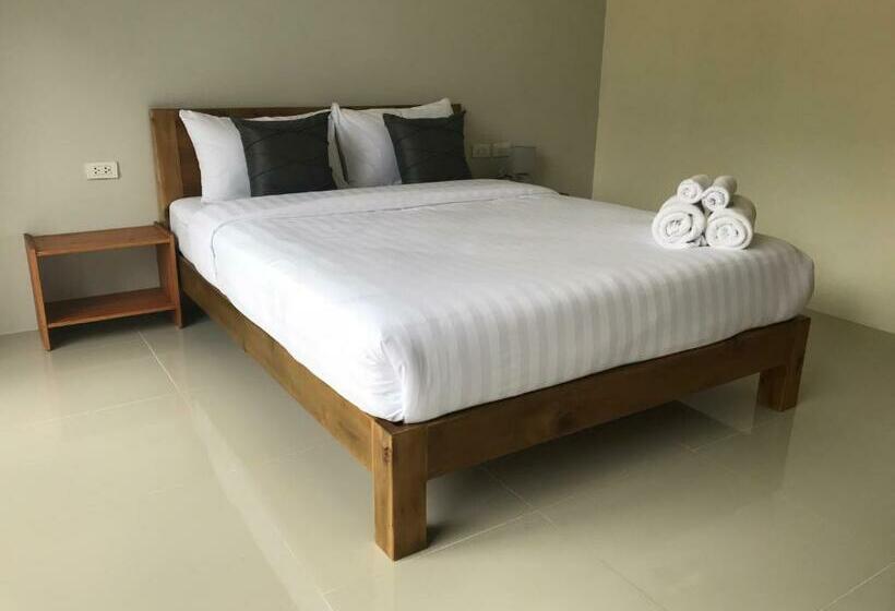 ユースホステル Snooze Inn Phuket Free Shuttle To Bang Rong Pier