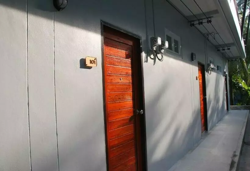 Retkeilymaja Snooze Inn Phuket   Free Shuttle To Bang Rong Pier