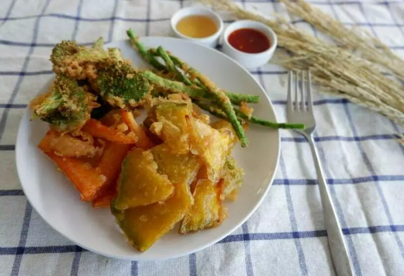 Retkeilymaja Snooze Inn Phuket   Free Shuttle To Bang Rong Pier