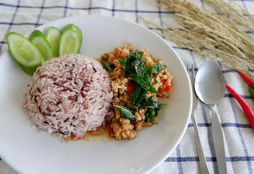 Retkeilymaja Snooze Inn Phuket   Free Shuttle To Bang Rong Pier