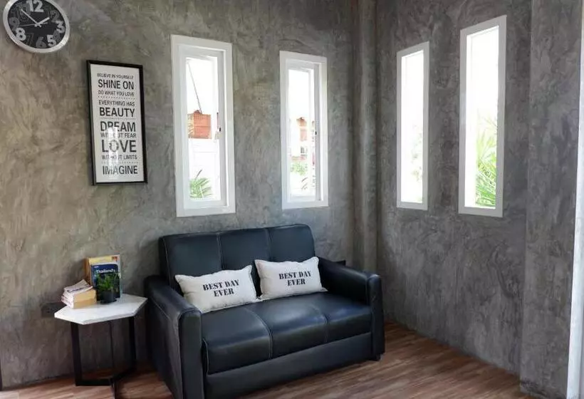 Retkeilymaja Snooze Inn Phuket   Free Shuttle To Bang Rong Pier