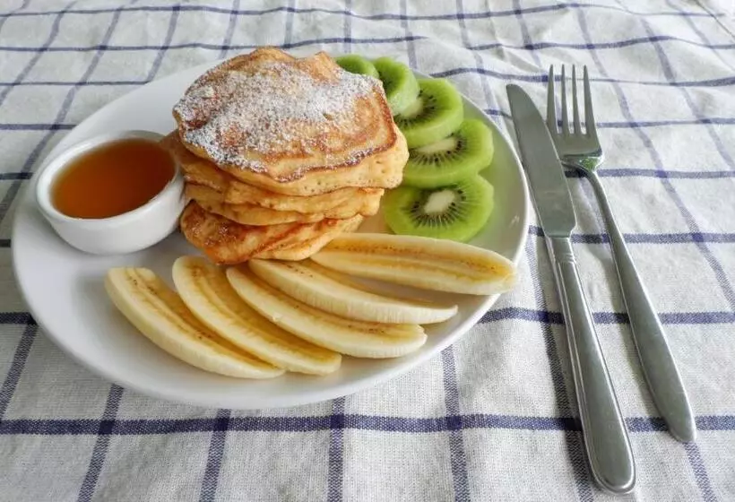 Retkeilymaja Snooze Inn Phuket   Free Shuttle To Bang Rong Pier