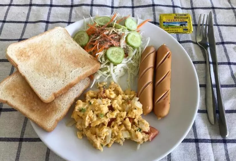 Retkeilymaja Snooze Inn Phuket   Free Shuttle To Bang Rong Pier