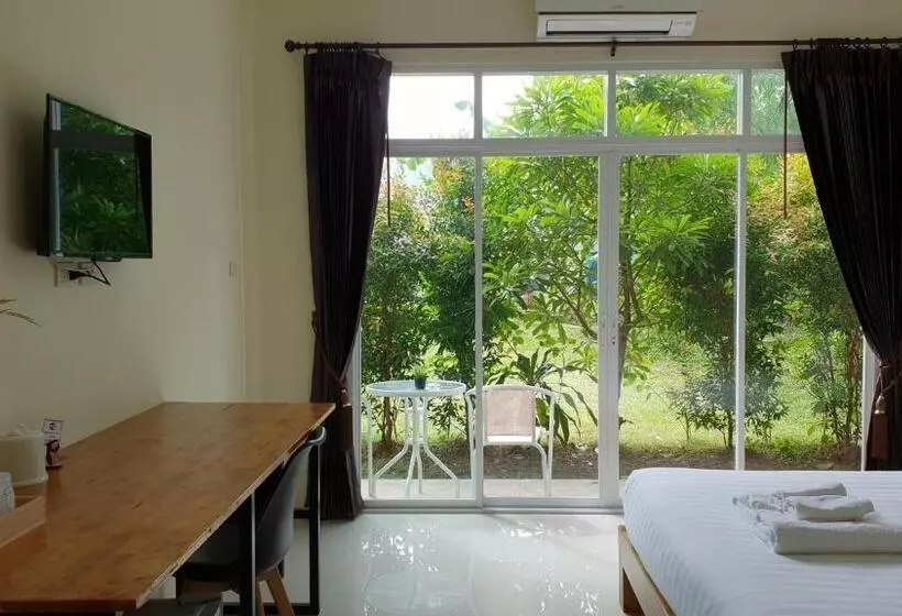 Retkeilymaja Snooze Inn Phuket   Free Shuttle To Bang Rong Pier