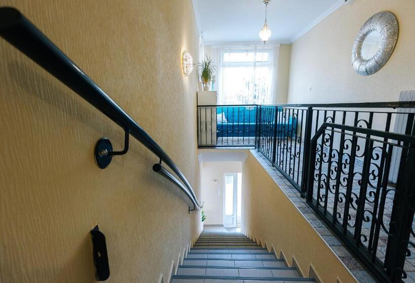 住宿加早餐  Páva Panzió