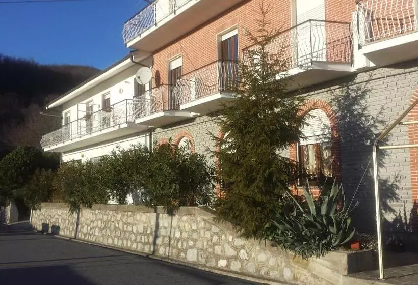 ホテル Albergo Al Sole Ad Aquila Di Arroscia Im A Trenta Chilometri Dal Mare