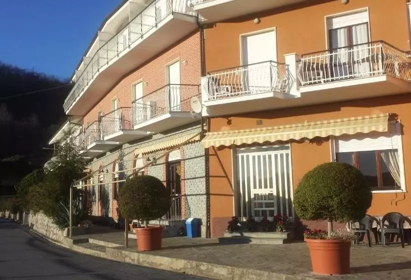 ホテル Albergo Al Sole Ad Aquila Di Arroscia Im A Trenta Chilometri Dal Mare
