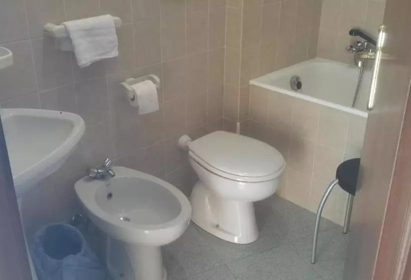 ホテル Albergo Al Sole Ad Aquila Di Arroscia Im A Trenta Chilometri Dal Mare
