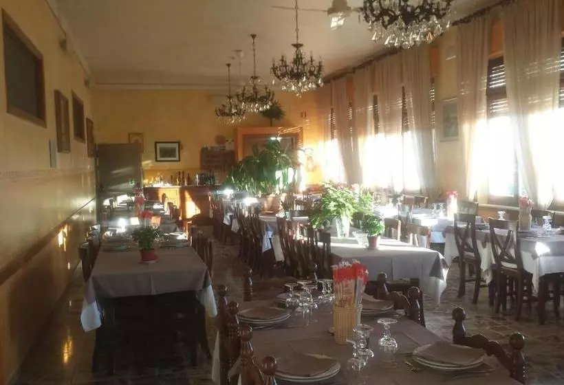 ホテル Albergo Al Sole Ad Aquila Di Arroscia Im A Trenta Chilometri Dal Mare
