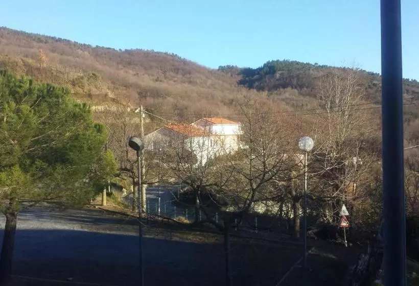 ホテル Albergo Al Sole Ad Aquila Di Arroscia Im A Trenta Chilometri Dal Mare