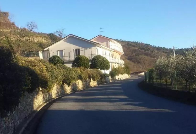 ホテル Albergo Al Sole Ad Aquila Di Arroscia Im A Trenta Chilometri Dal Mare