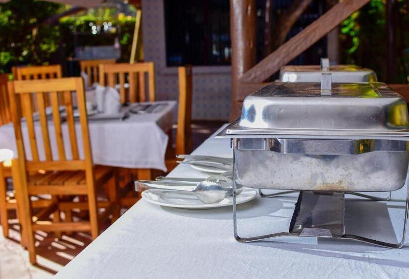 ホテル Mzunguu Safari Lodge