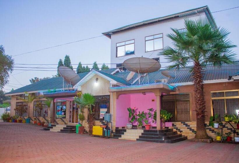 ホテル Mzunguu Safari Lodge