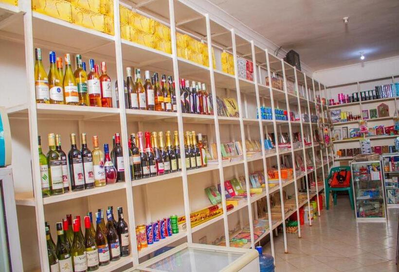 ホテル Mzunguu Safari Lodge