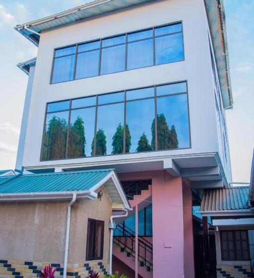 ホテル Mzunguu Safari Lodge