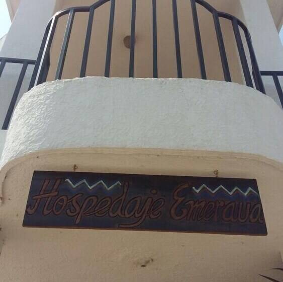 پانسیون Emeraua Hospedaje Hostel