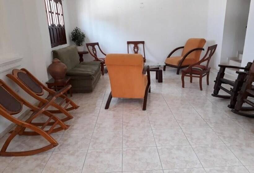 پانسیون Emeraua Hospedaje Hostel