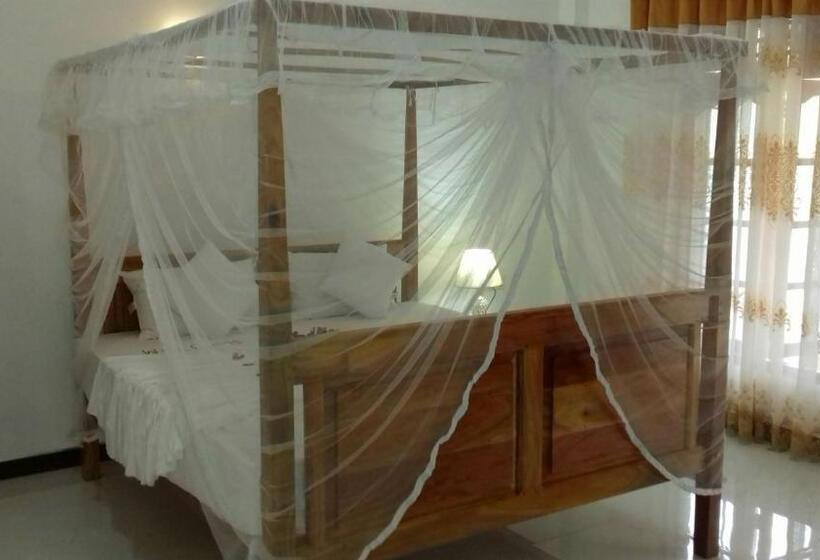 بنسيون Mahee House