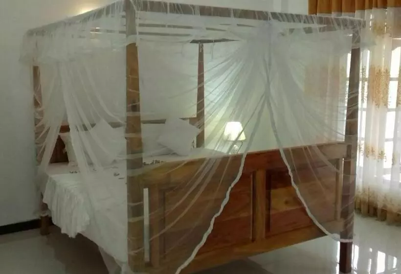 Majatalo Mahee House