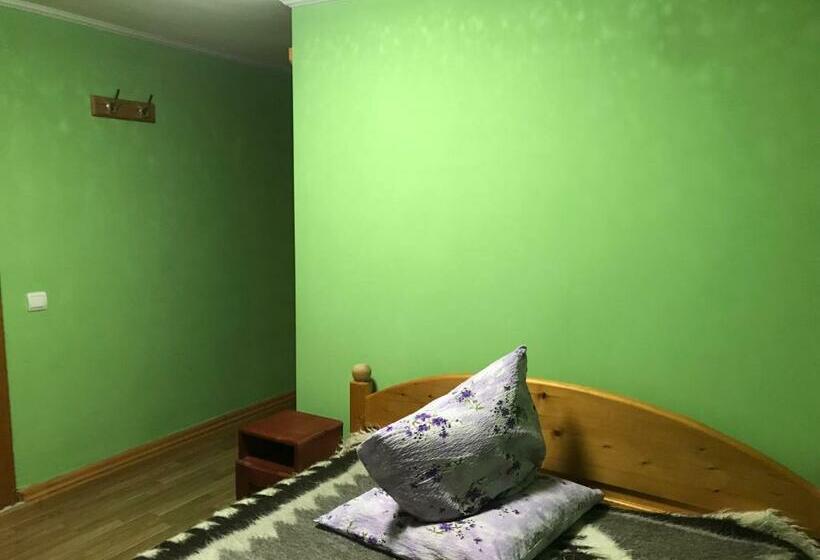 פנסיון Na Gorbochku U Natali