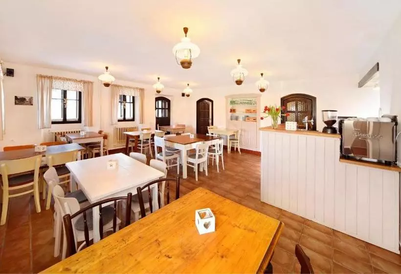 ペンション Restaurace A Penzion Jilm