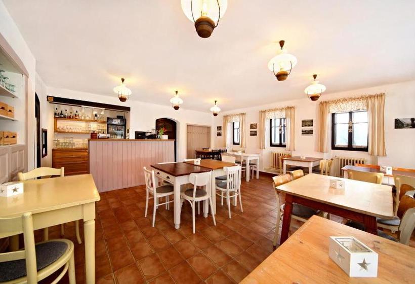 펜션 Restaurace A Penzion Jilm