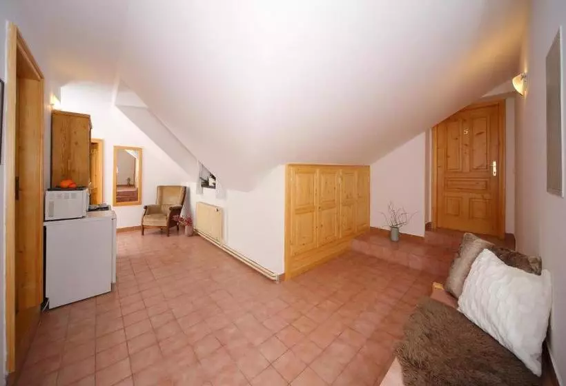 ペンション Restaurace A Penzion Jilm