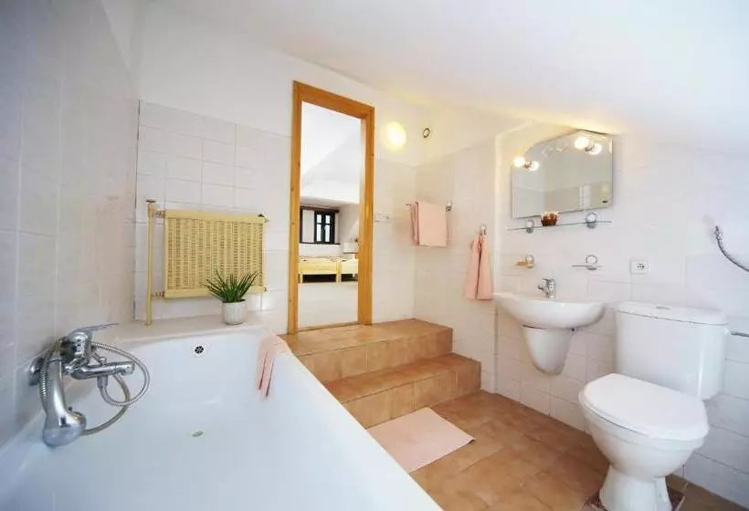 ペンション Restaurace A Penzion Jilm