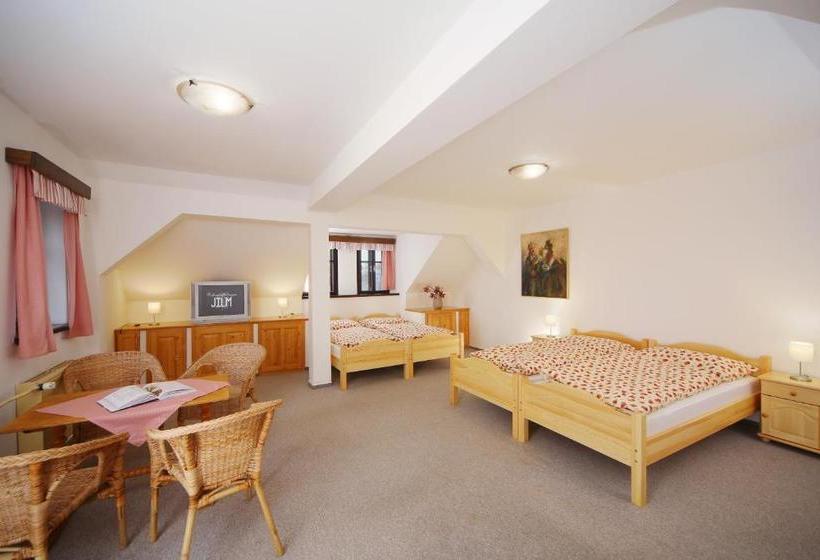 펜션 Restaurace A Penzion Jilm