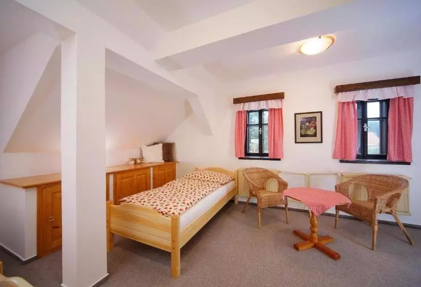 ペンション Restaurace A Penzion Jilm