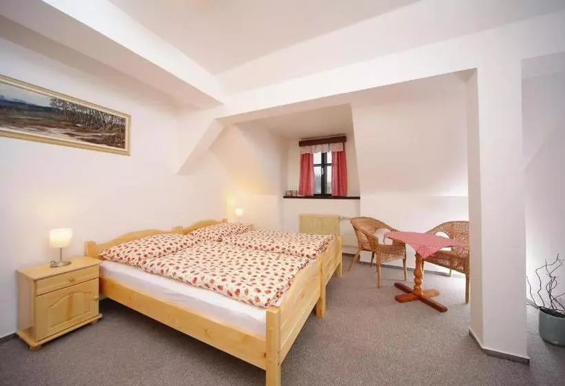 ペンション Restaurace A Penzion Jilm