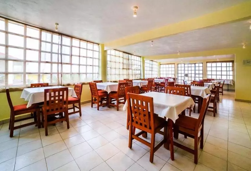 ホテル Capital O  Villa Esperanza