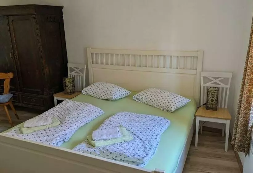 Majatalo Fünf Linden