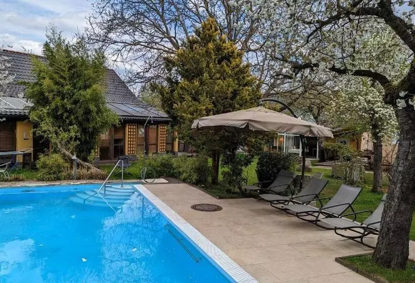 Majatalo Fünf Linden