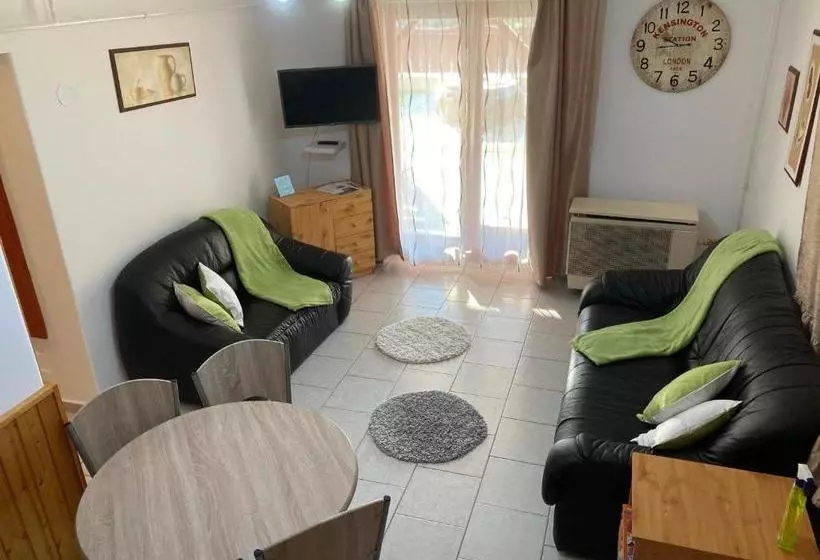 ペンション Tünde Vendégház