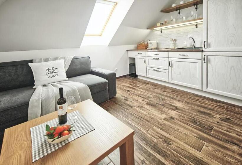 膳宿费 U Josífka