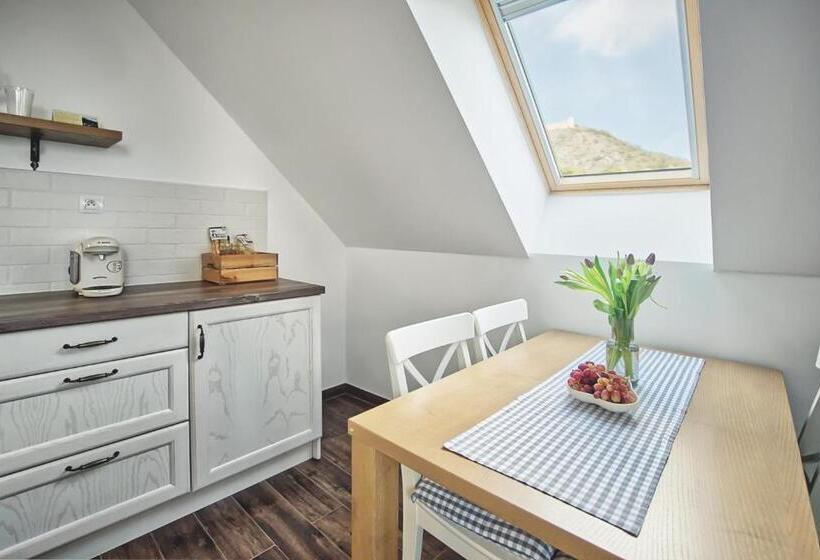 膳宿费 U Josífka