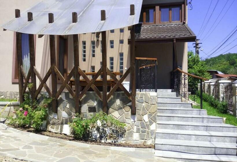 بنسيون Vila Slanic