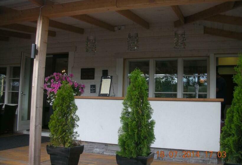 הוסטל Majatalo & Ravintola Villa Emilia