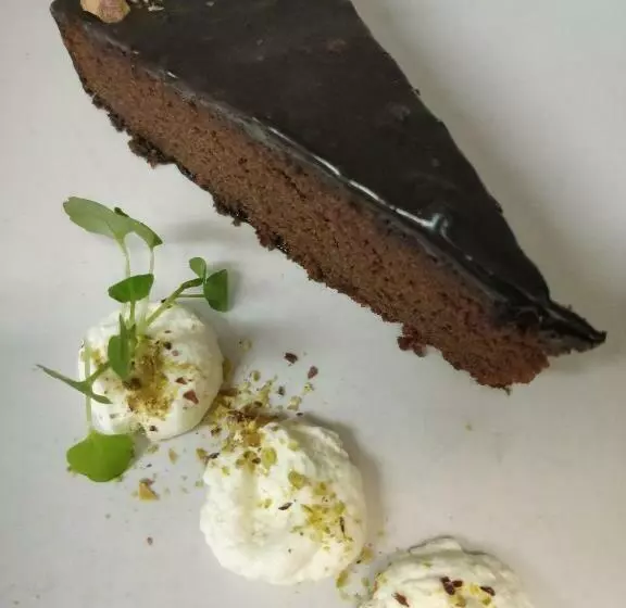 Retkeilymaja Majatalo & Ravintola Villa Emilia