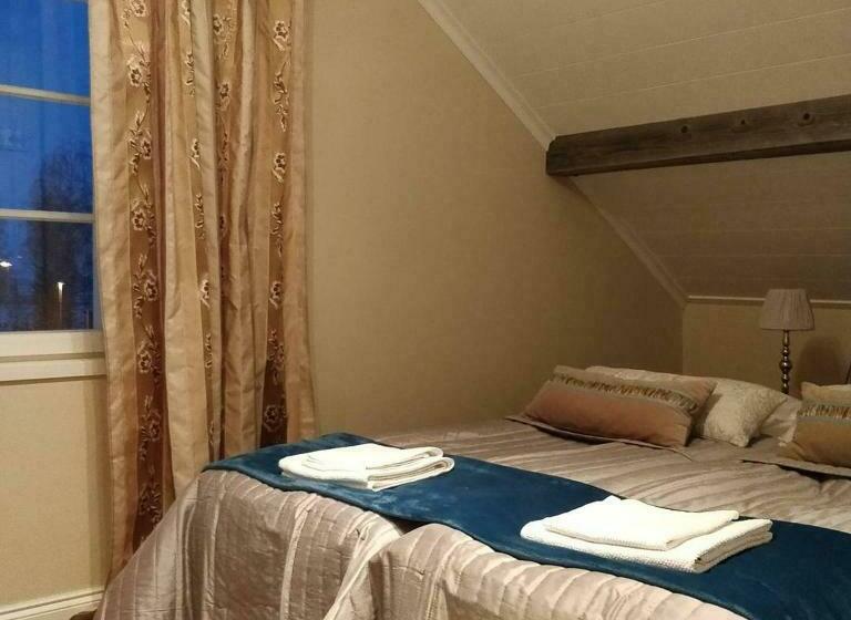 הוסטל Majatalo & Ravintola Villa Emilia