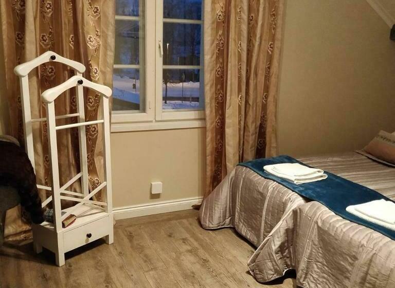 הוסטל Majatalo & Ravintola Villa Emilia