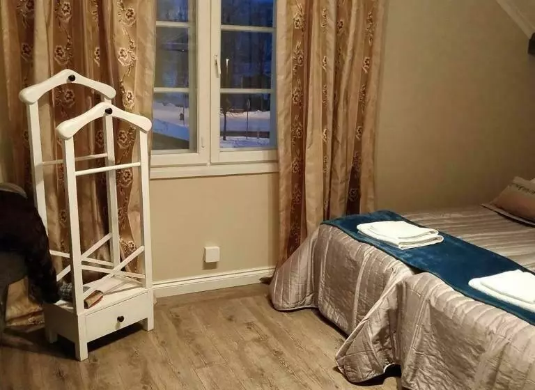 Retkeilymaja Majatalo & Ravintola Villa Emilia